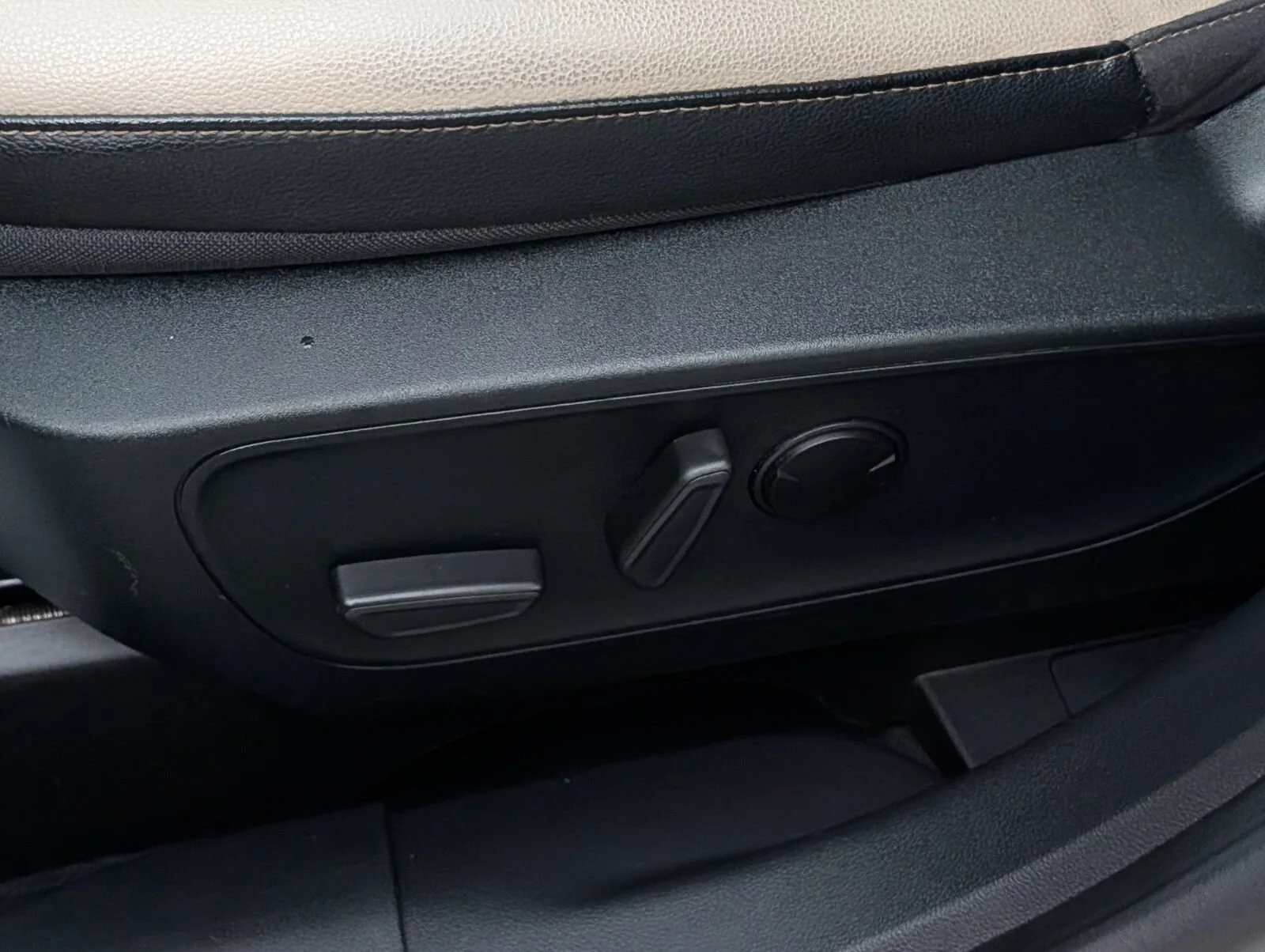 Used 2020 White Ford Titanium image 21