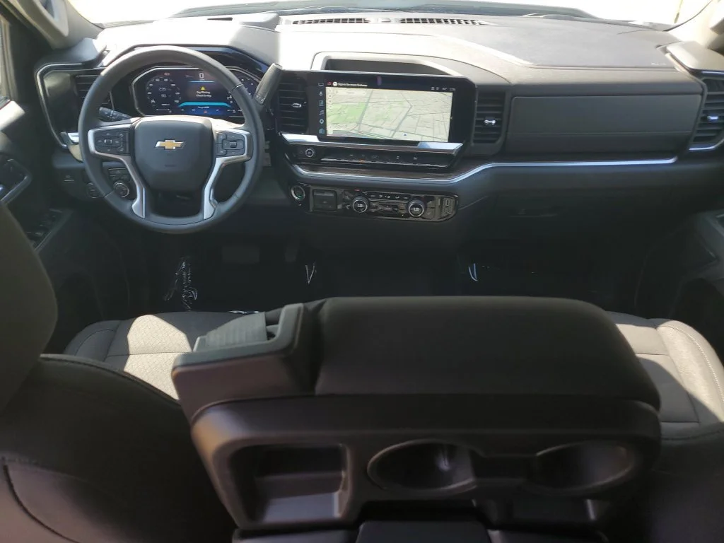 Used 2026 Summit White Chevrolet LT image 11