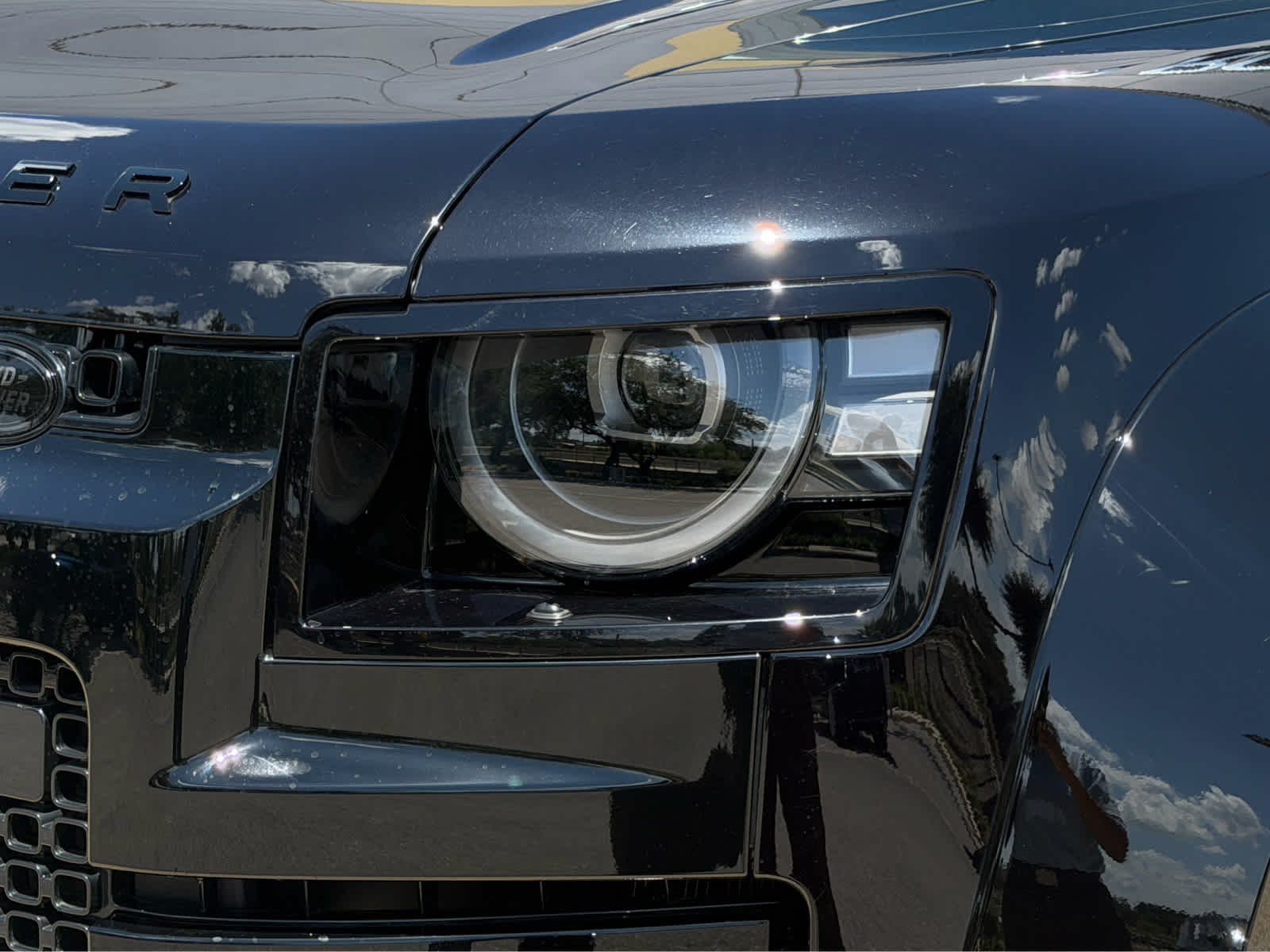 2026 Land Rover Defender OCTA Black - Photo 10