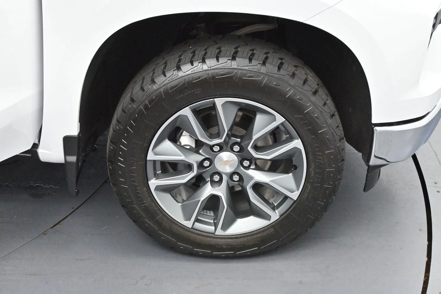 Used 2025 Summit White Chevrolet LT image 34