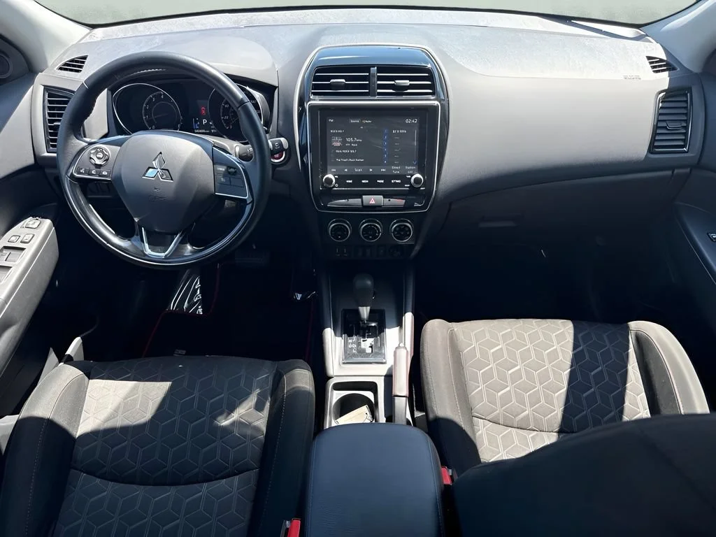 Used 2024 Silver Mitsubishi S image 11