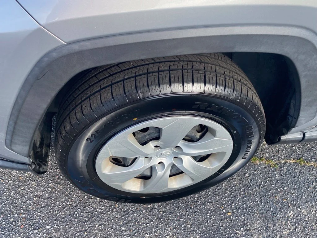 Used 2019 Silver Toyota LE image 18