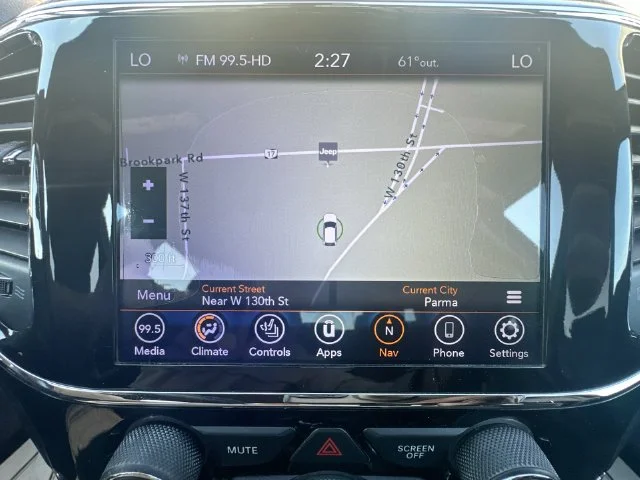 Used 2020 White Jeep Laredo image 21