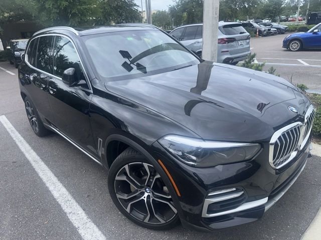 Used 2021 Black Sapphire Metallic BMW sDrive40i image 2