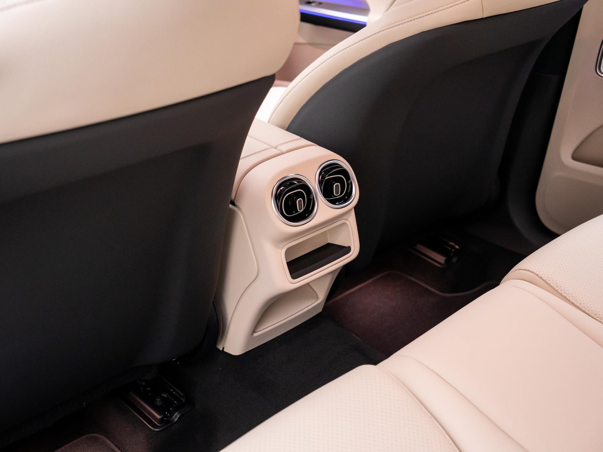 New 2027 White Mercedes-Benz GLC 300 Coupe image 60