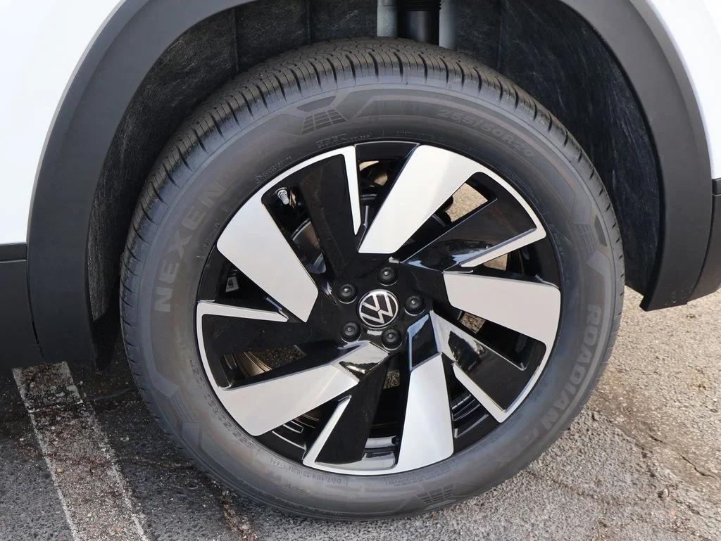 New 2026 White Volkswagen 2.0T SE w/Technology image 43