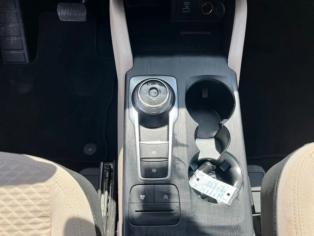 Used 2022 White Ford SE image 19