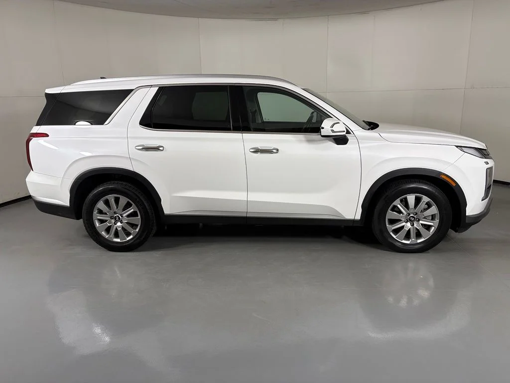 Used 2024 White Hyundai SEL image 9