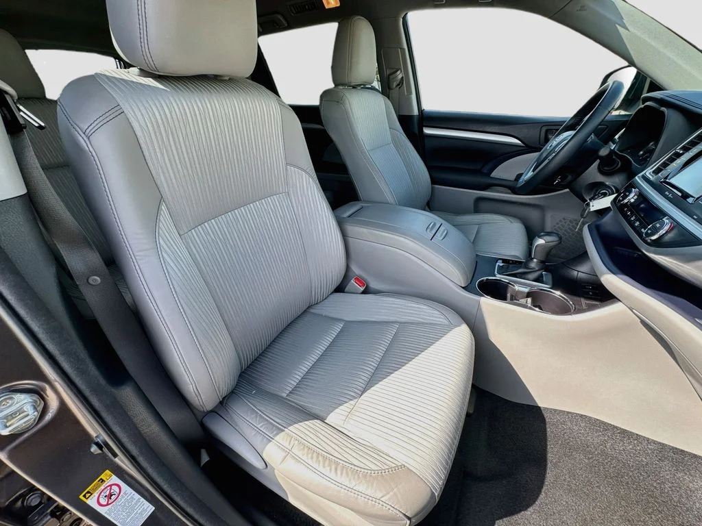 Used 2015 Gray Toyota LE Plus V6 image 33