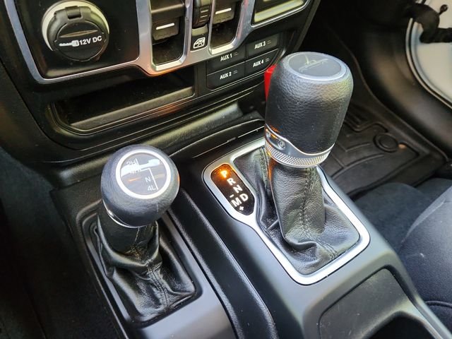 Used 2022 White Jeep Sport image 19