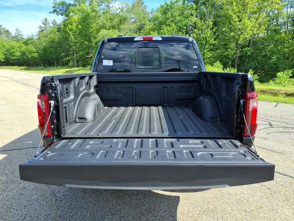 New 2026 Agate Black Metallic Ford XLT image 7