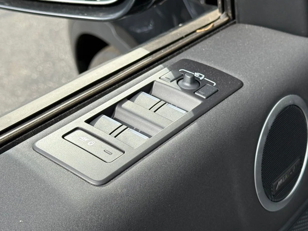 Certified Used 2025  Land Rover S image 12