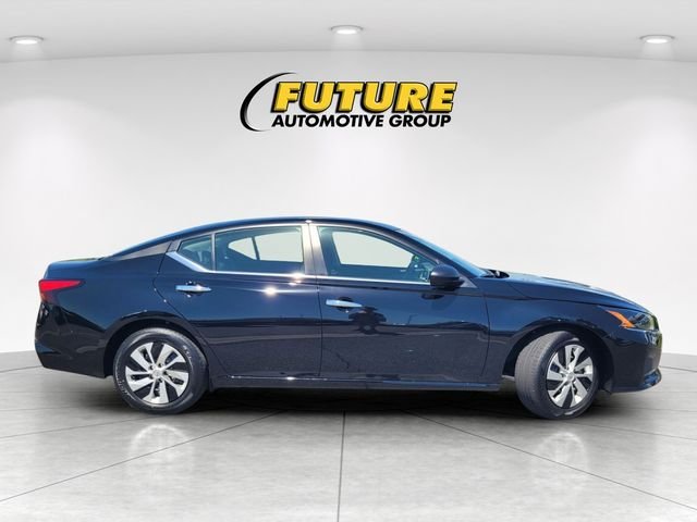 Used 2025 Black Nissan 2.5 S image 3
