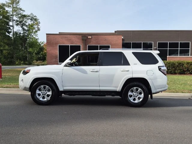 Used 2022 White Toyota SR5 Premium image 10