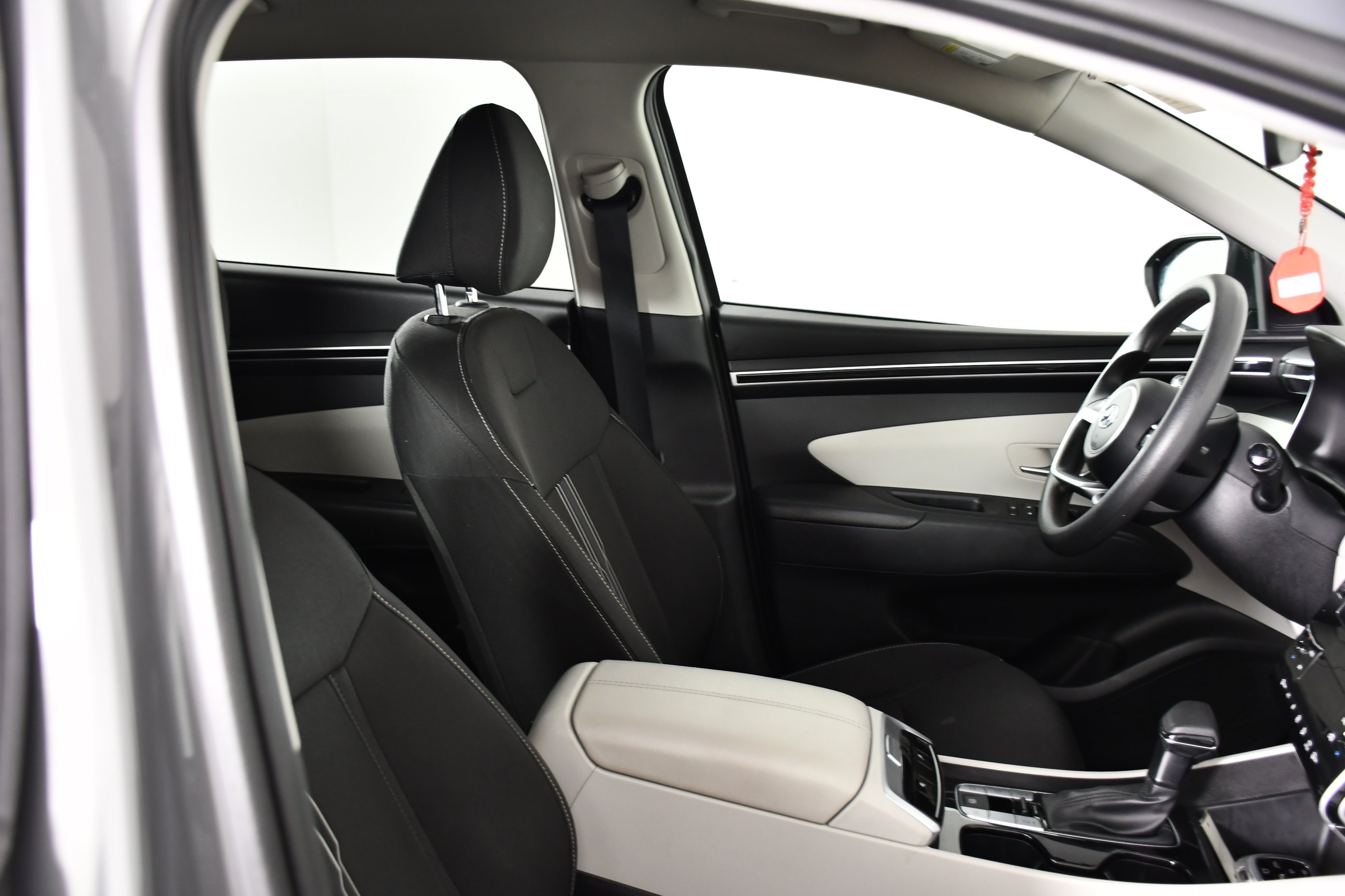 Used 2024 Hampton Gray Hyundai SEL image 33