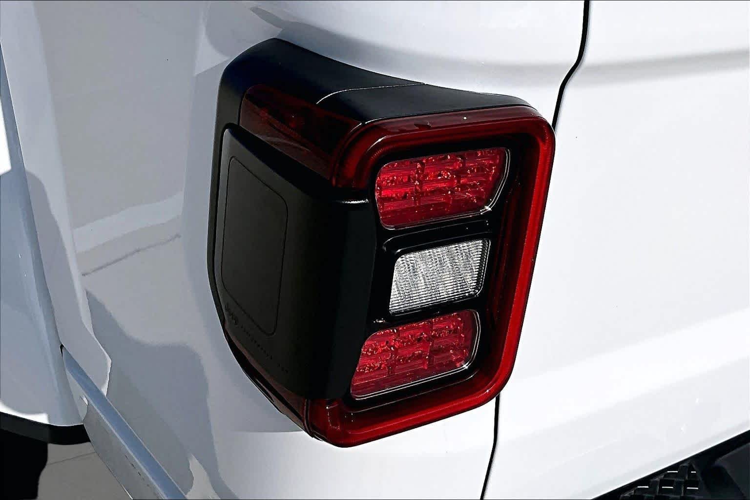 Used 2022 Bright White Clearcoat Jeep High Altitude image 25