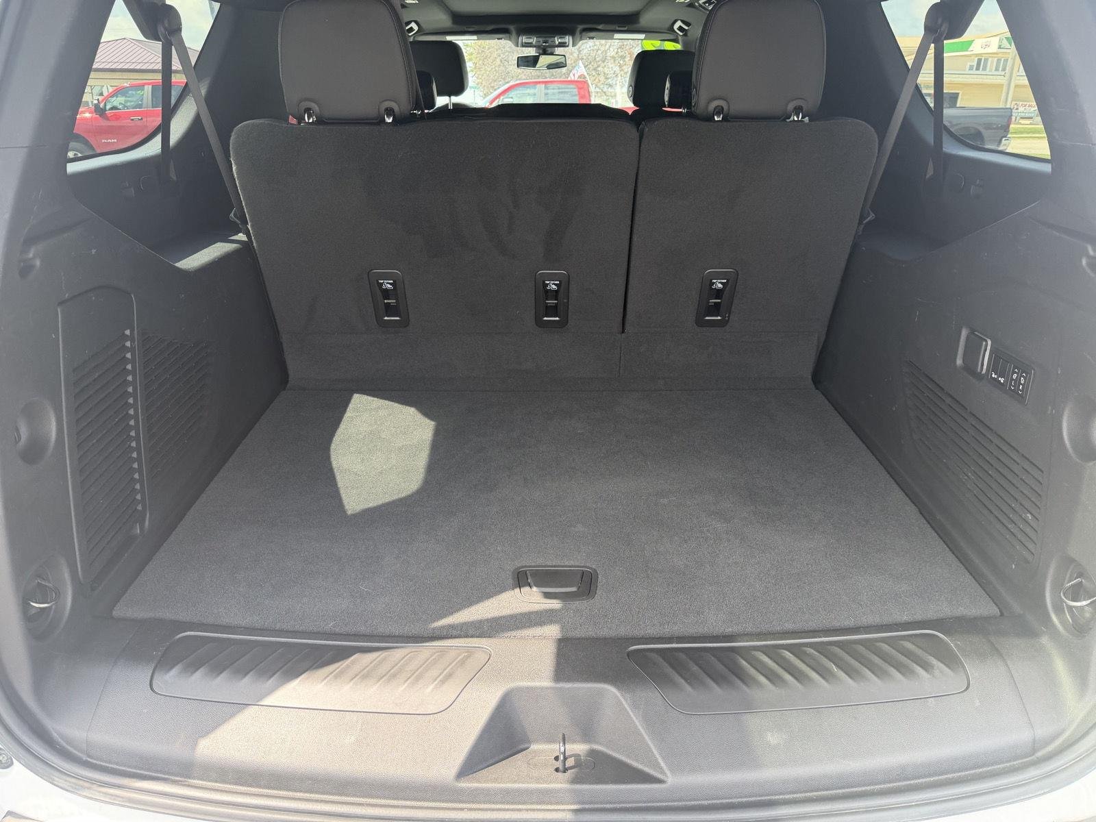 Used 2022 SUMMIT WHITE Chevrolet LT image 5
