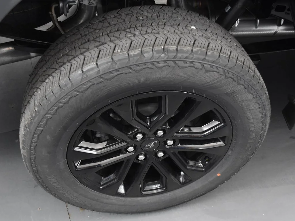 New 2026 Gray Ford Lariat image 29