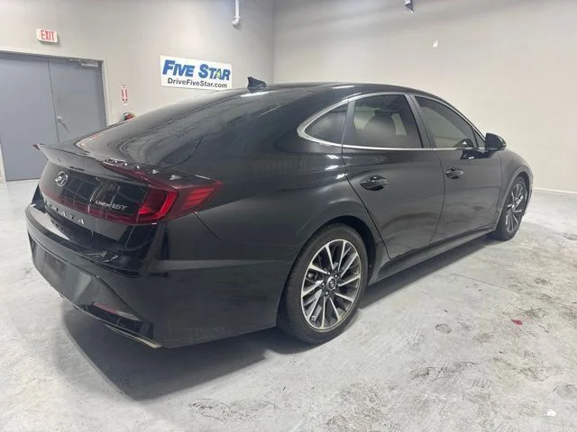 Used 2020 Black Hyundai Limited image 5