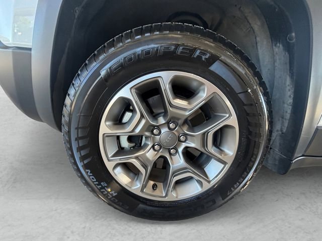 Used 2022 White Jeep Trailhawk image 24