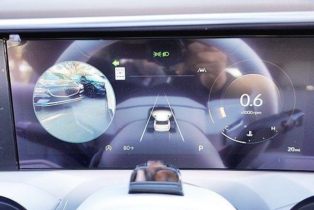 New 2026 White Hyundai SEL Premium FWD image 38