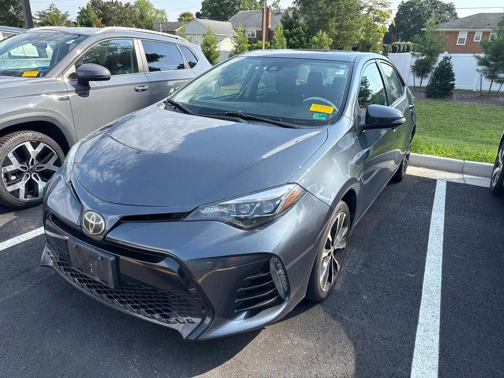 Used 2018 Gray Toyota SE image 7