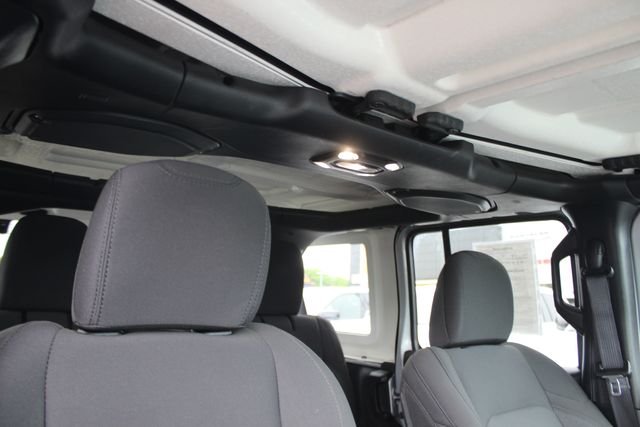 Used 2023 Silver Jeep Sport S image 30