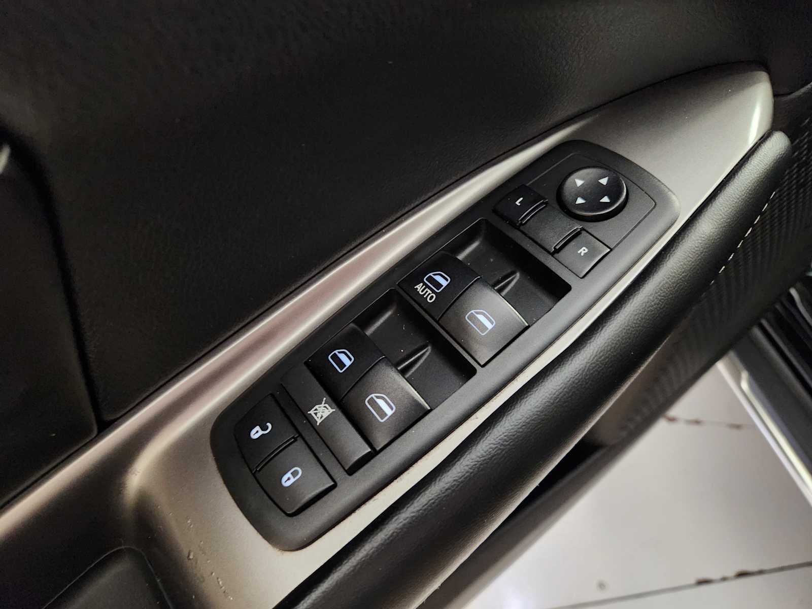 Used 2018 Pitch Black Clearcoat Dodge Crossroad image 21