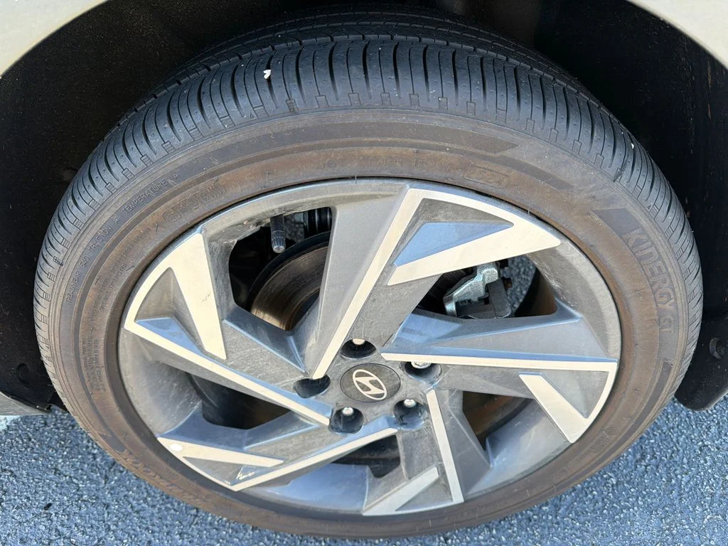Used 2025 Gray Hyundai SEL Sport image 19