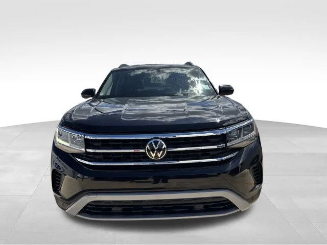 Used 2023 Black Volkswagen 2.0T SE w/Technology image 4