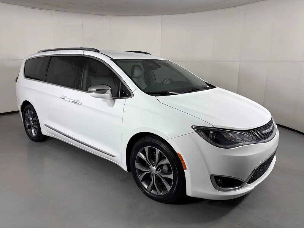 Used 2017 White Chrysler Limited image 2