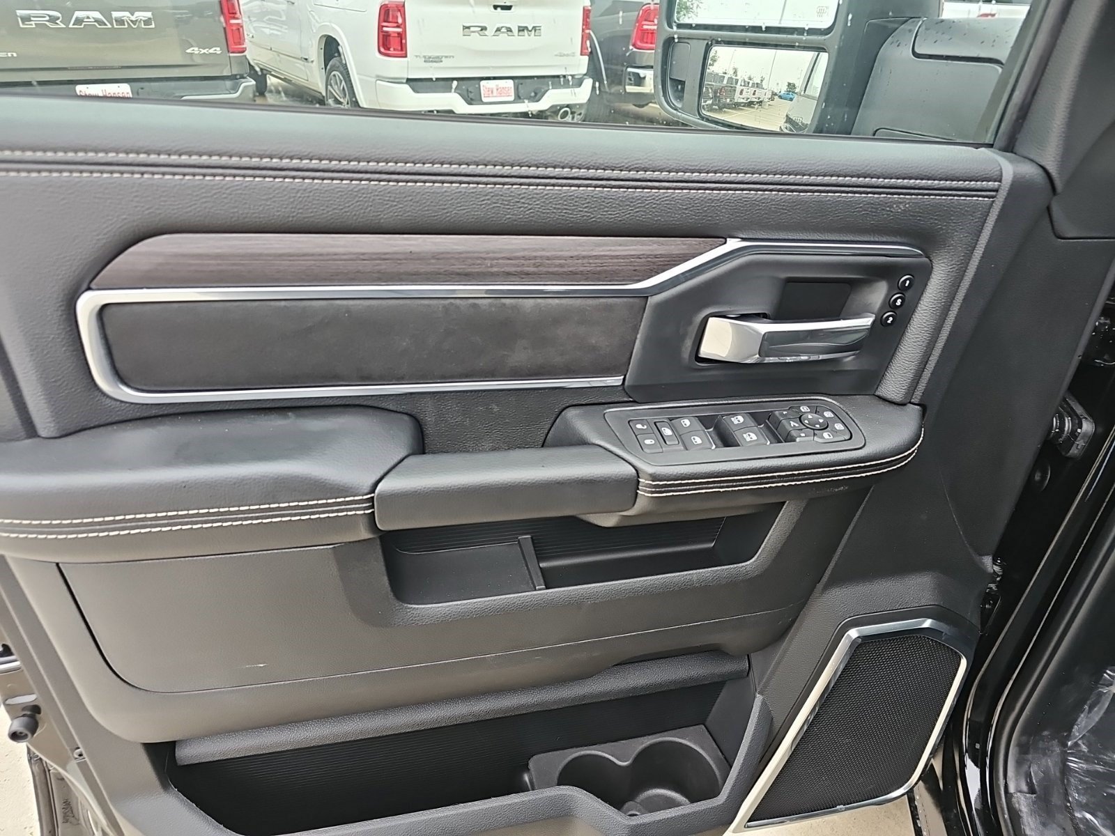 New 2026 Diamond Black Crystal Pearlcoat Ram Laramie image 18