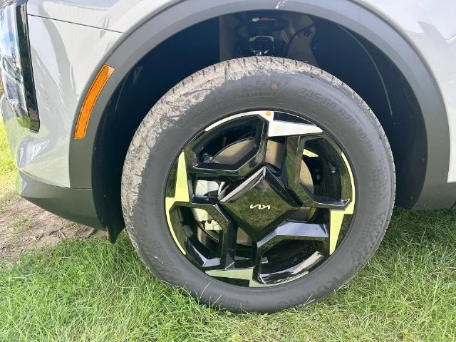 New 2027 Wolf Gray Kia EX image 28