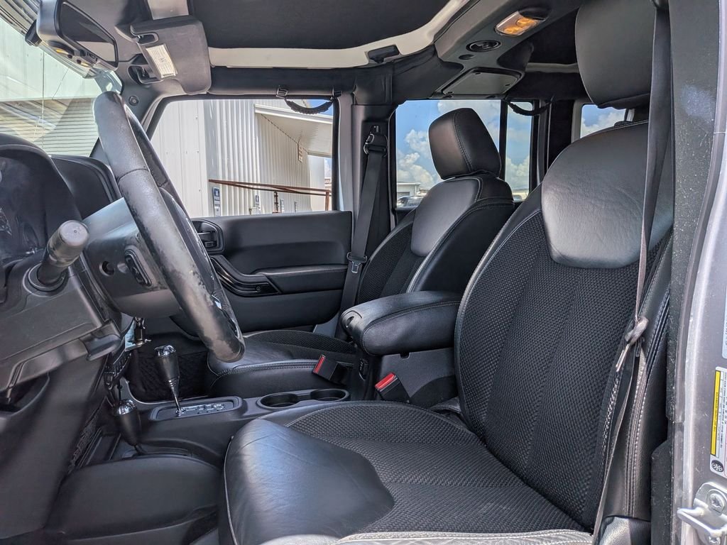 Used 2017 Silver Jeep Unlimited Sahara image 11