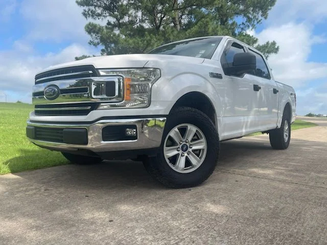 Used 2019 White Ford XL image 1