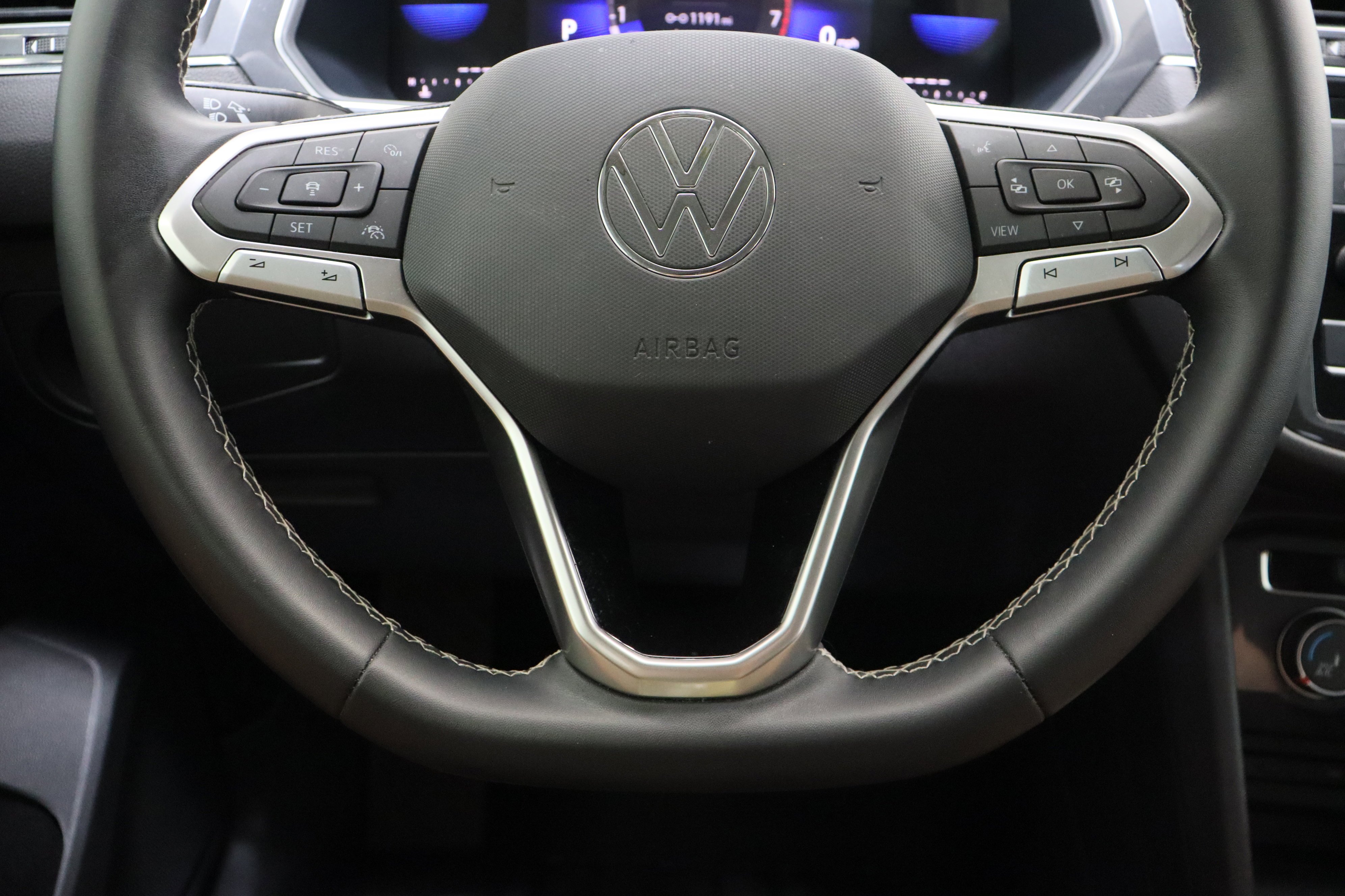 Used 2023 Pure White Volkswagen S 2.0T image 23