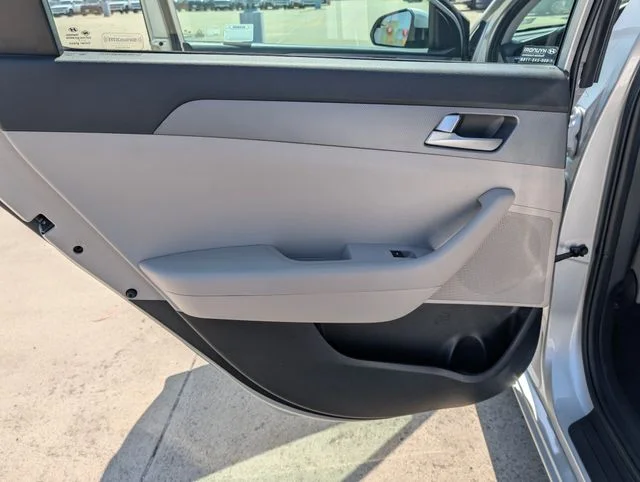 Used 2017 Silver Hyundai Base image 19