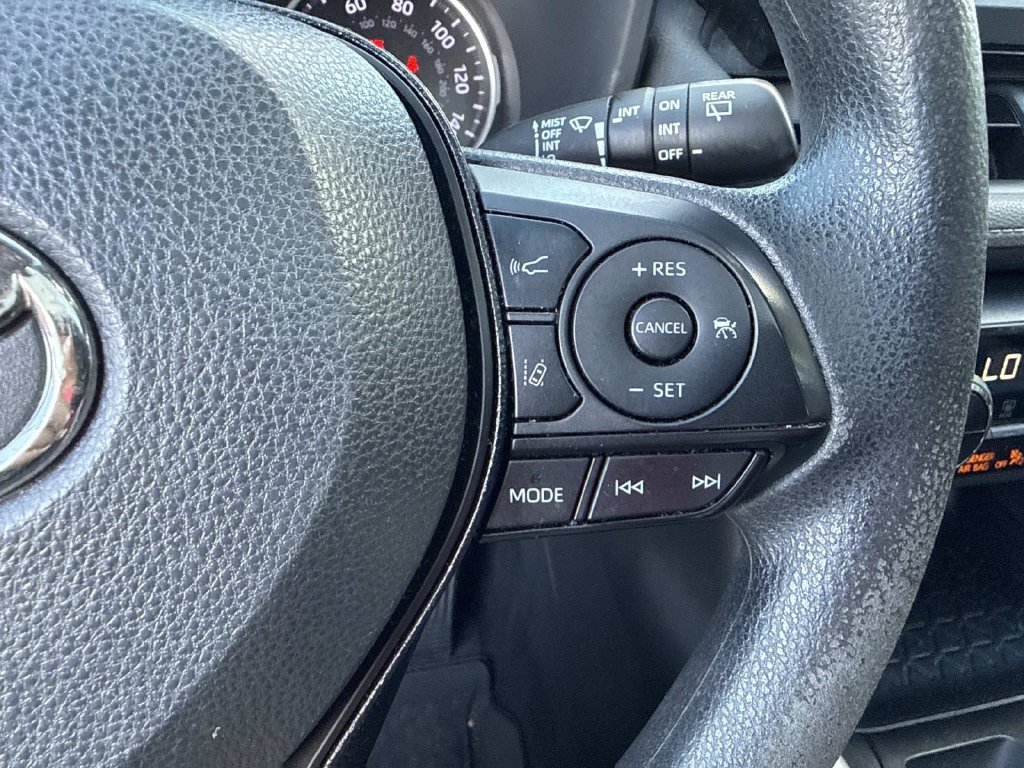 Used 2021  Toyota XLE image 36