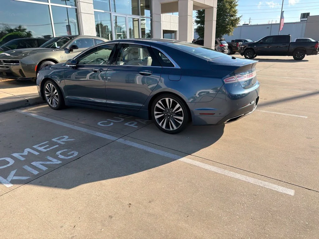 Used 2019 Blue Lincoln Reserve image 9