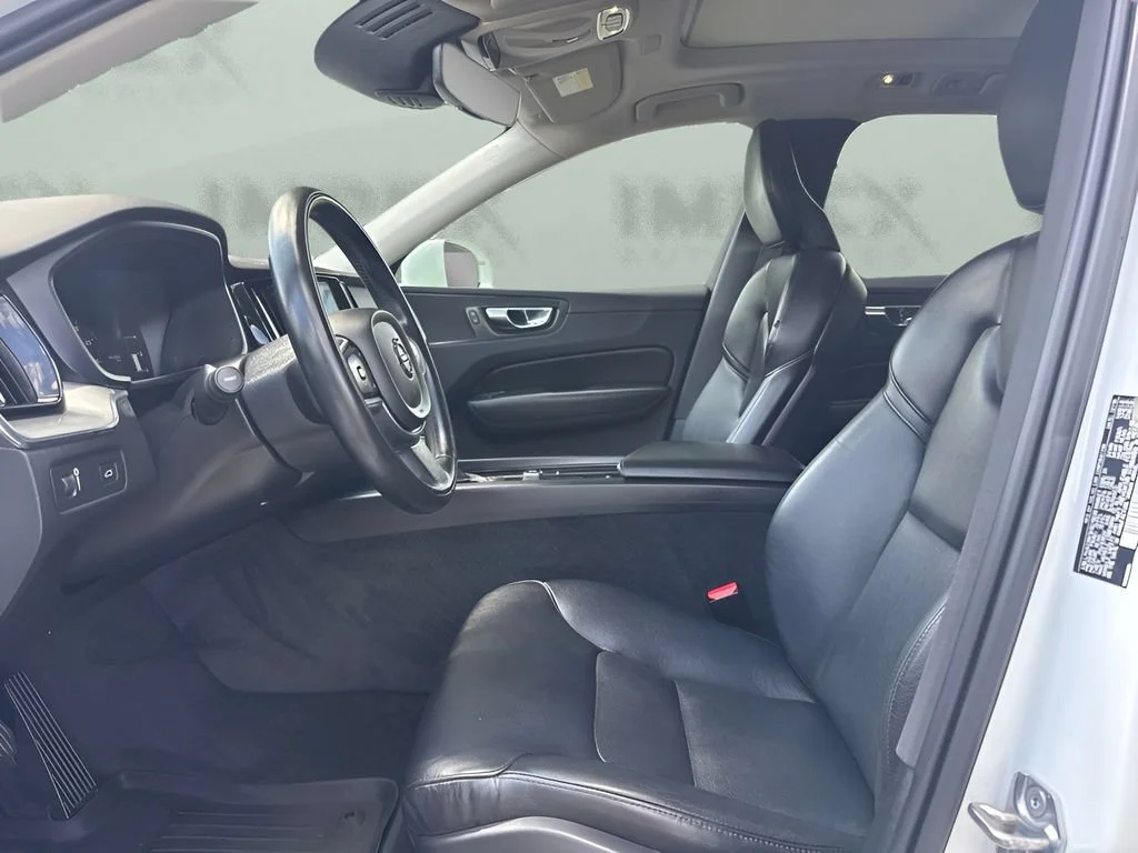 Used 2019  Volvo Momentum image 9