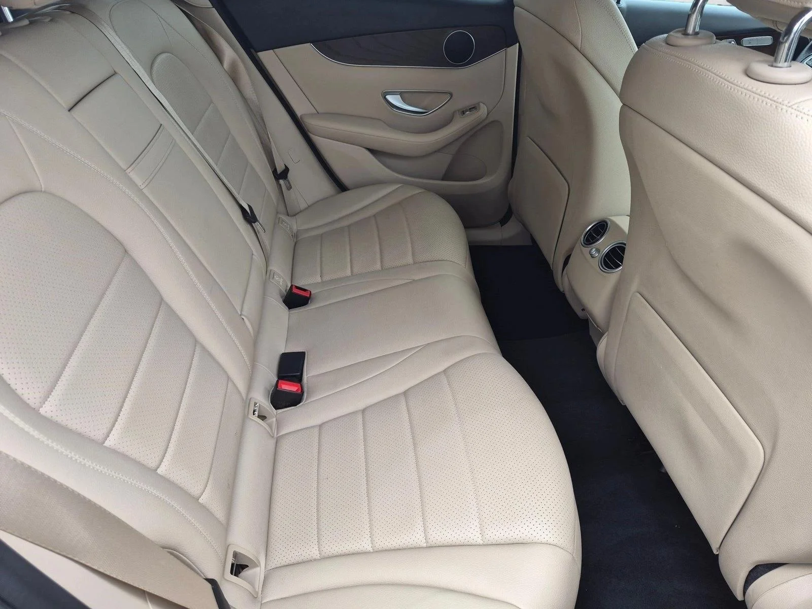 Used 2019 Black Mercedes-Benz GLC 350e image 18