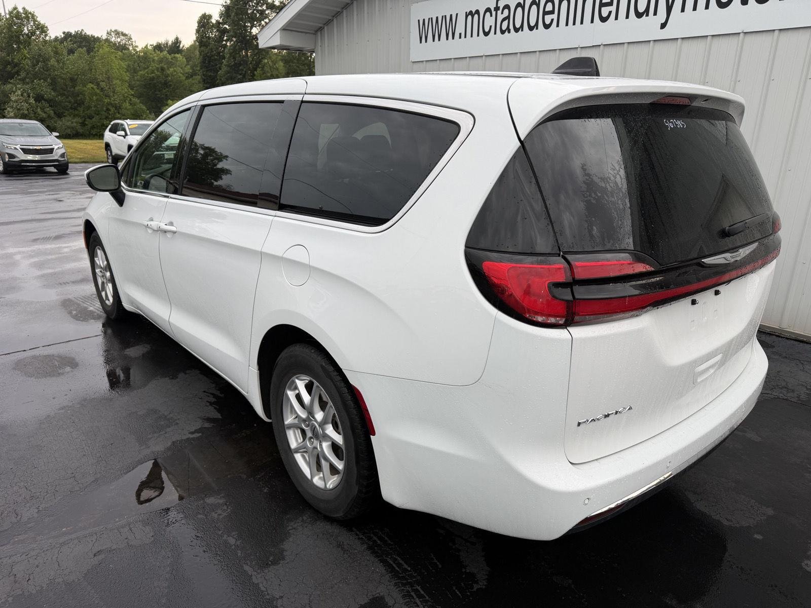 Used 2023 Bright White Clearcoat Chrysler Touring L image 8