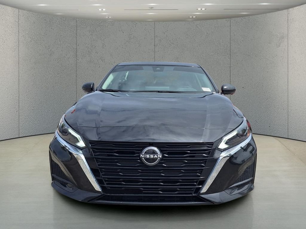 Used 2025 Black Nissan 2.5 SL image 2