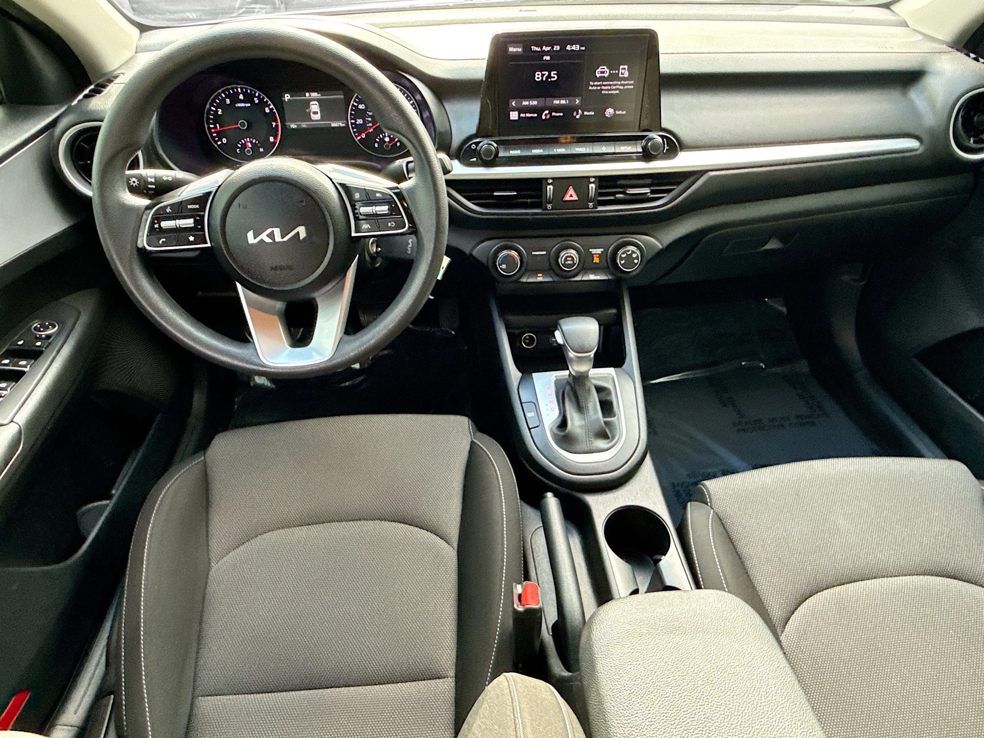 Used 2024 Snow White Pearl Kia LXS image 14