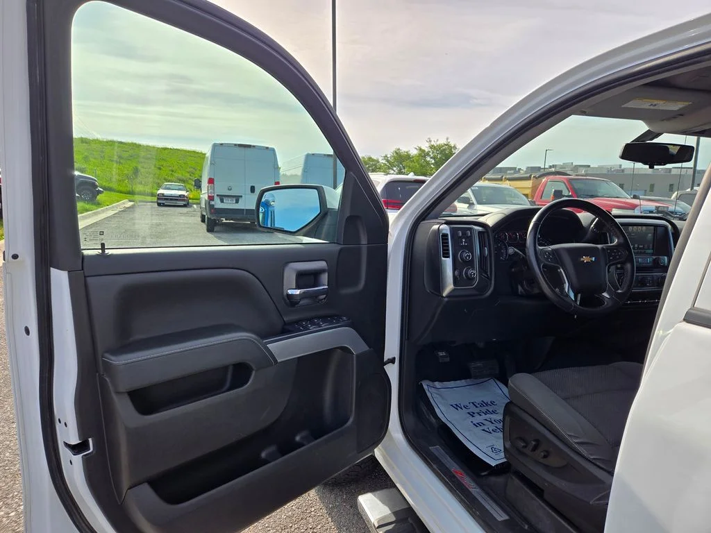 Used 2018 White Chevrolet LT image 13