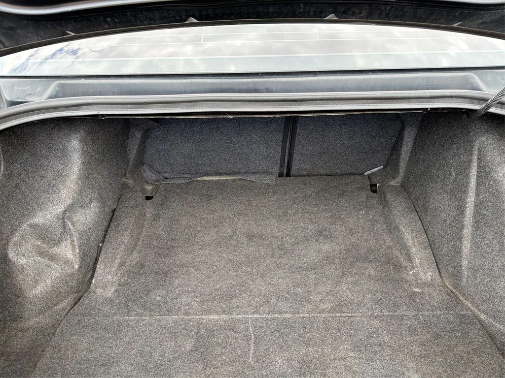 Used 2018 Pitch Black Clearcoat Dodge SXT image 13