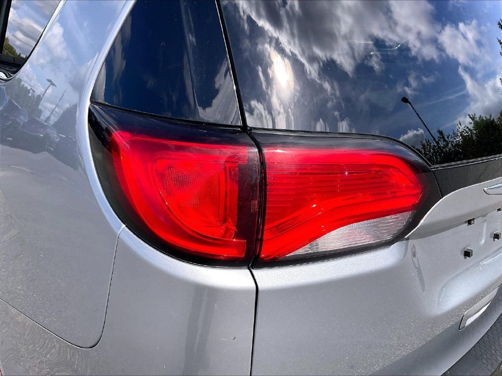 Used 2019 Billet Silver Metallic Clearcoat Chrysler Touring L image 29