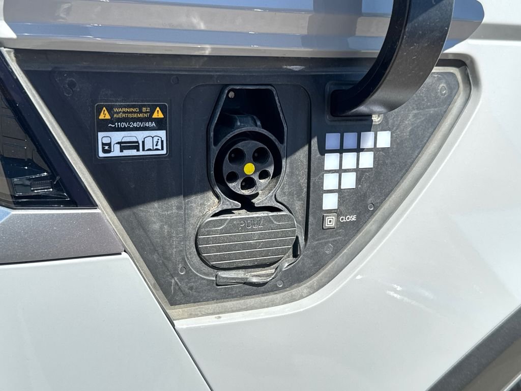 Used 2024 Gray Hyundai SE image 8