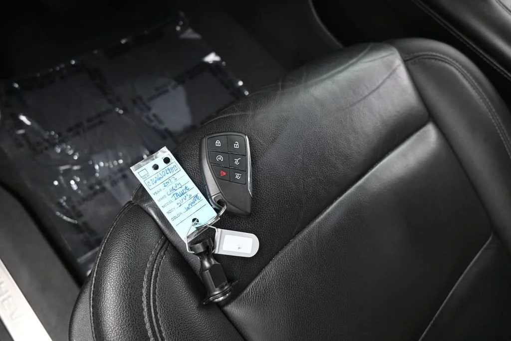Used 2022 Iridescent Pearl Tricoat Chevrolet LT image 18
