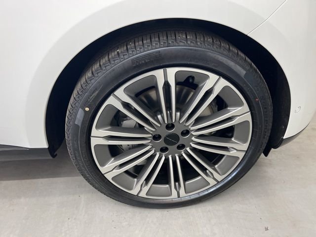 New 2026 Fuji White Land Rover SE image 26